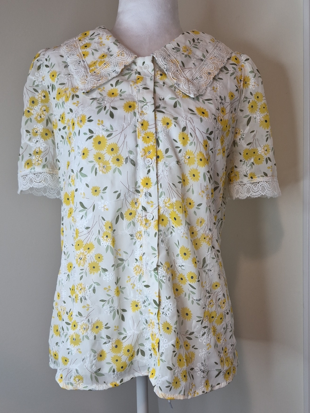 Allegra K‎ White Blouse with Yellow Floral Print and Lace Collar Size M